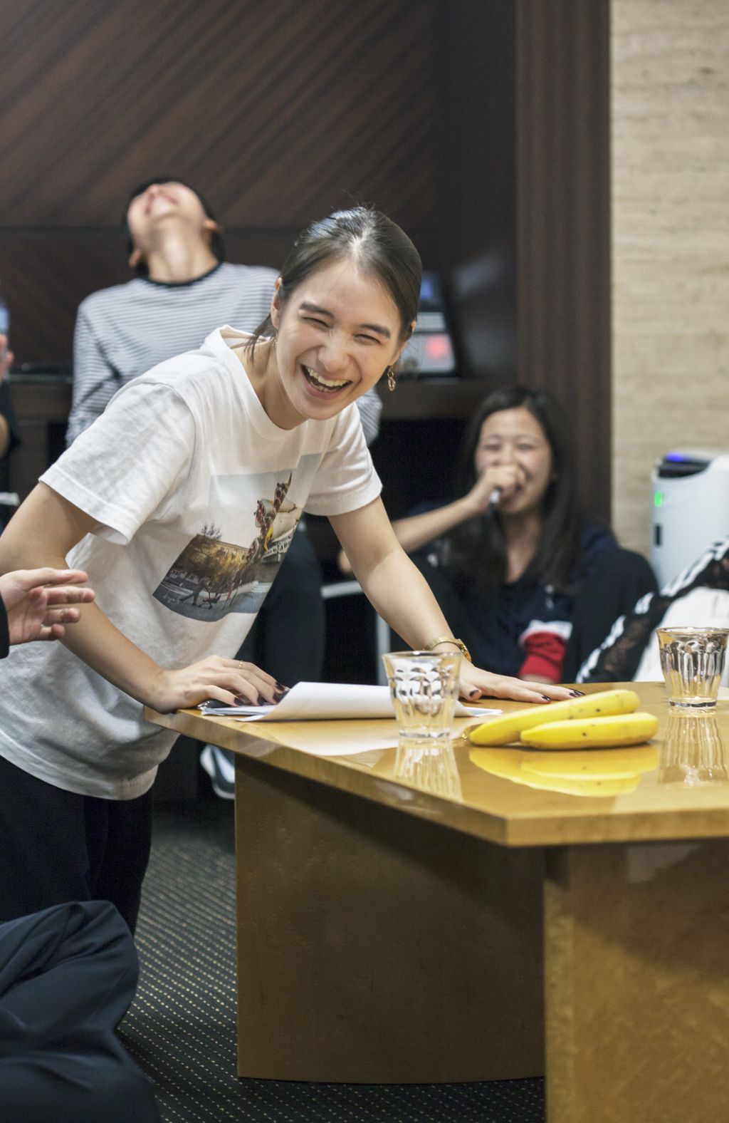 Popeye 劇団 贅沢貧乏 を主宰する山田由梨さんもシティガールだ 劇団の運営方法も斬新だし 既に海外にも進出 取材では芸能事務所に所属する若手俳優へ演技指導する現場にお邪魔しました Popeyemagazine シティガール 山田由梨 T Co