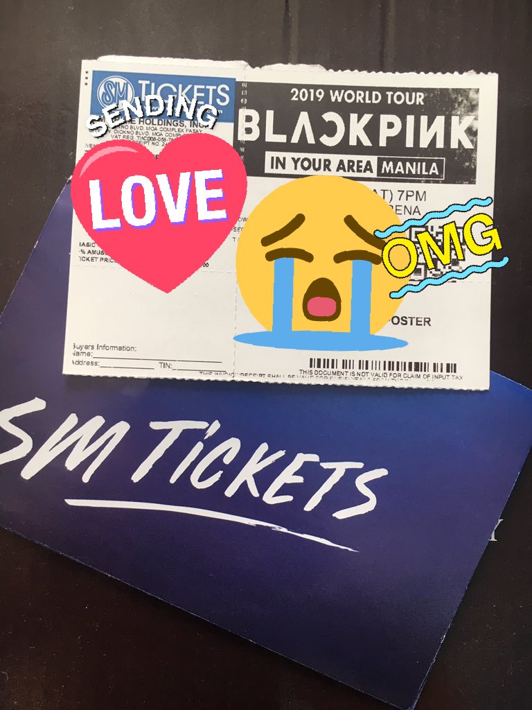 nhingchaee's tweet photo. See you CHAENG 😭😭 lightstick nlng and keyring with cheering kit. 🙏💗 https://t.co/TqETuFWSUS