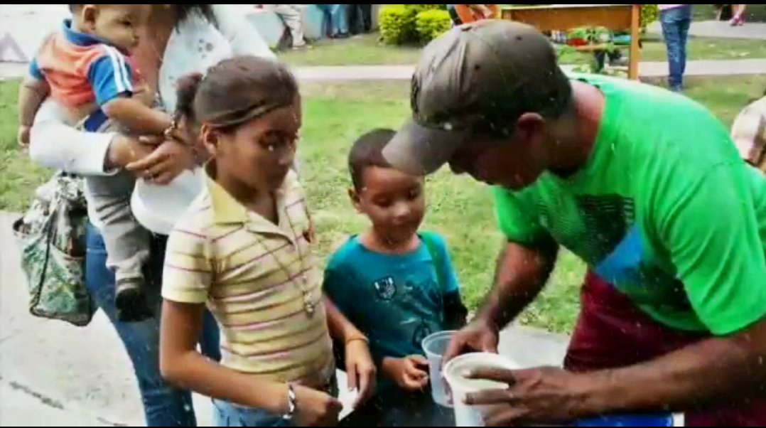 CCN_VEN's tweet photo. En Diciembre cuando llega la mejor época del año, época de dar y demostrar el amor de Dios seguiremos ayudando a miles de Familias. ¡Únete y Ayúdanos a ayudar!
#ccnargentina #ccnusa #ccnpanama #ccnchile #ccnmexico #ccncuba #ccnspain #ccnbrasil #ccnecuador #ccn_peru #ccncolombia https://t.co/yyRgF7FIZC