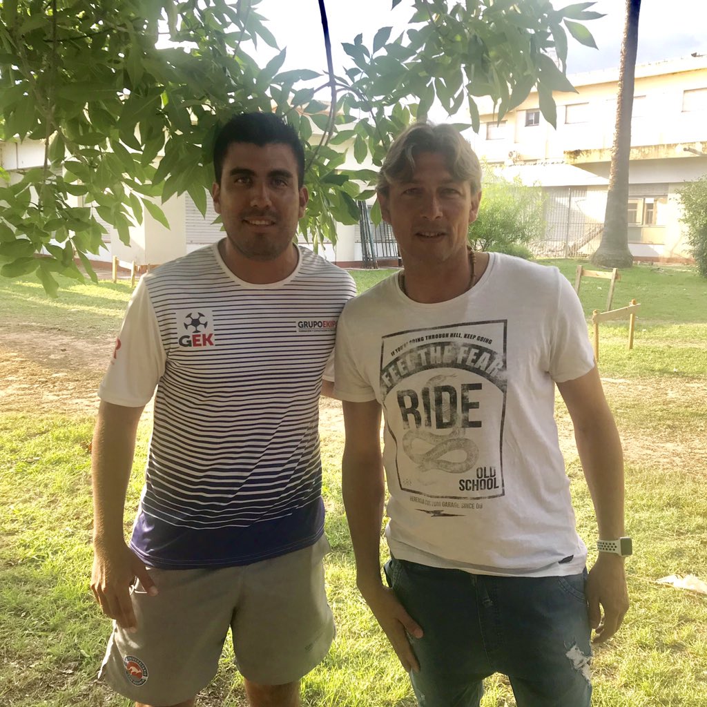 JrArmestar's tweet image. “Un jugador cuando entrena triste no te da luz... el jugador debe siempre ser feliz. Los entrenamientos hay que hacerlos con un fondo no hacer por hacer...”  #GabrielHeinze 
Un placer escucharlo y aprender de sus experiencias ⚽️🇦🇷