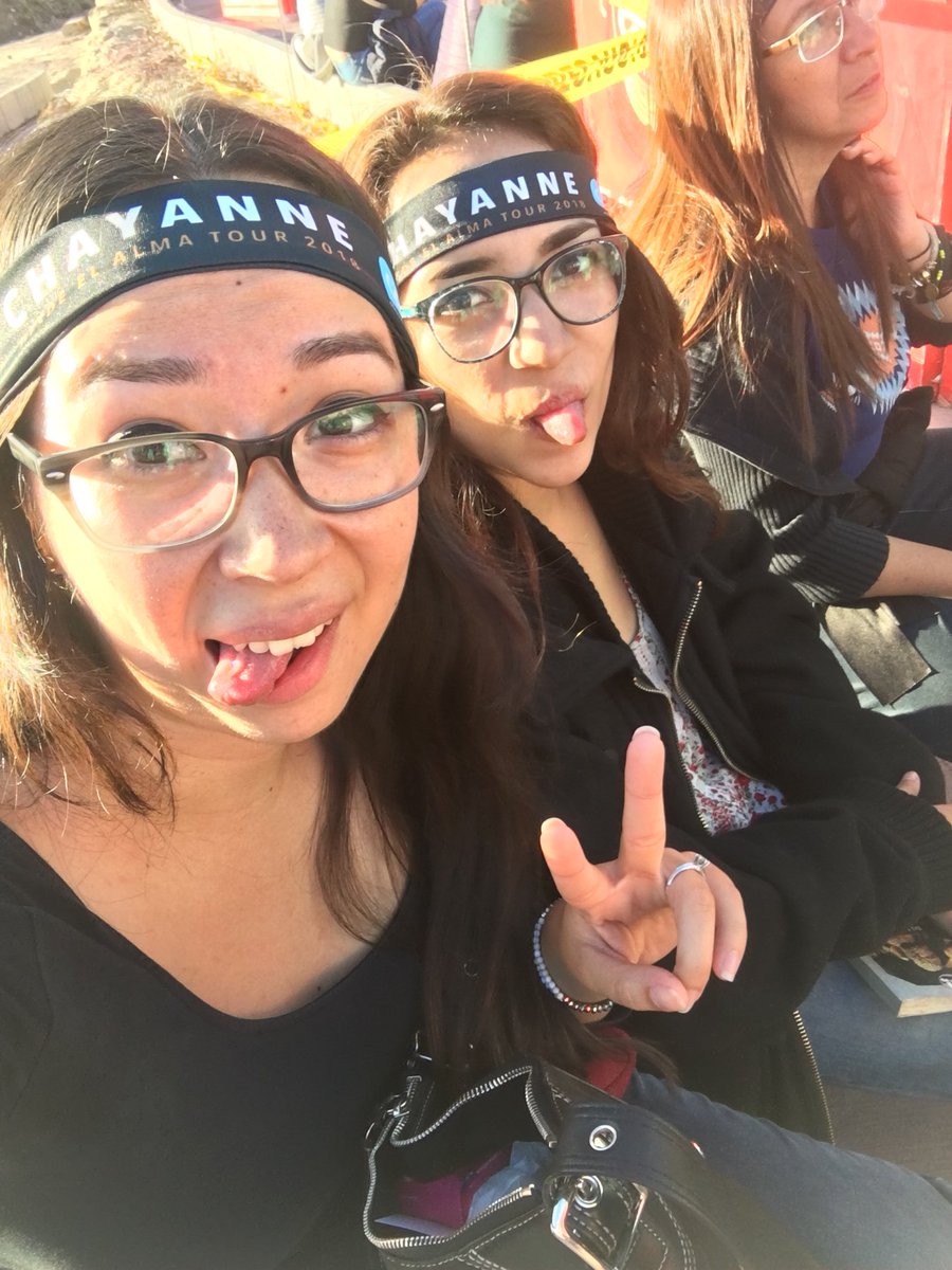 sashiss_'s tweet photo. Acá esperando para el papi de Chayanne 💖 #GRSelectrodomesticos https://t.co/VIBF20OSqB