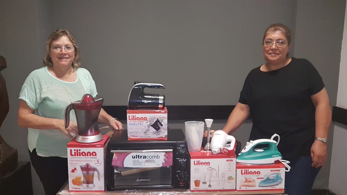 Recibimos a Delia y Gloria, de la E.E.S. Nº179 “Luis Jose Chorroarín” de Pampa Almirón. Gracias a <a href="/Emynanoffpenoff/">Emilse Nanoff Penoff</a>, pudimos hacer entrega de un horno eléctrico, juguera, batidora, plancha y multiprocesadora, que serán destinadas a la cocina de la institución.
#SeguimosTrabajando