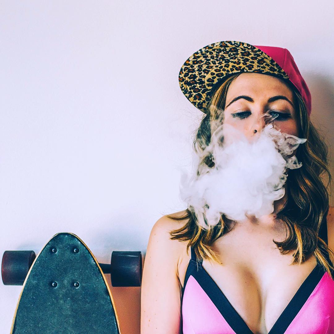 Chronic_Chicks's tweet image. This small chronic break is brought to you by sweetstyle420
¥ U L ¥ 🇪🇸sᴘᴀɴɪsʜ💚ѕтoner💨cнιcĸ
• ᴅᴏ ɴᴏᴛ sᴇɴᴅ ᴍᴇ ғʟᴏᴡᴇʀs,ᴜɴʟᴇss ιт’ѕ ᴡᴇᴇᴅ•🍃🍁
🔥 𝗜’𝗺 𝗮 𝗯𝗮𝗱 𝗶𝗻𝗳𝗹𝘂𝗲𝗻𝗰𝗲𝗿 😈
.
.
.
➡ Use #chronicchicks | #chronicstyle 🙌 DM or tag us to be featured