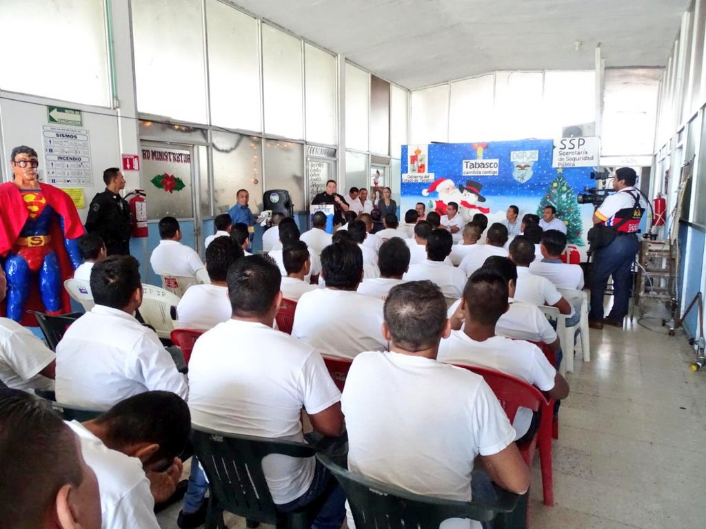#Entérate #Hoy la @SSPTabasco a través de la Dirección General del Sistema Penitenciario Estatal en coordinación con el <a href="/ifortab_/">ifortab</a> entregaron 54 constancias a internos del #Creset  quienes cursaron diversos talleres en beneficio de su capacitación Laboral.m.facebook.com/story.php?stor…