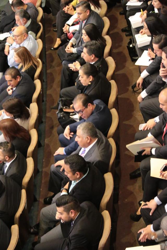 CoahCongreso's tweet photo. El titular de la Secretaría de Finanzas del Estado, Blas Flores Dávila se presentó a comparecer ante las y los diputados de la LXI Legislatura, a dar cuenta de los resultados obtenidos durante este primer año de actividades al frente de la SEFIN. #TodasLasIdeasTodasLasVoces https://t.co/caYpbNsWrl