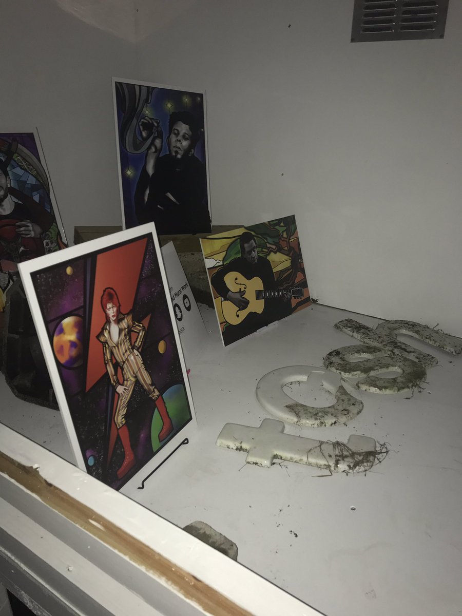 ArtsPartSA's tweet photo. An elf took a walk in the deep dark wood. A Box met the elf and the elf looked gooooood.
Ayr High St Hoardings update: under cover of dark...merci et au revoir to Mr David Rossi; introducing ... Mr Tragic OโHara, aka โToshโ. #salibraries https://t.co/3qZ2jr24Bw