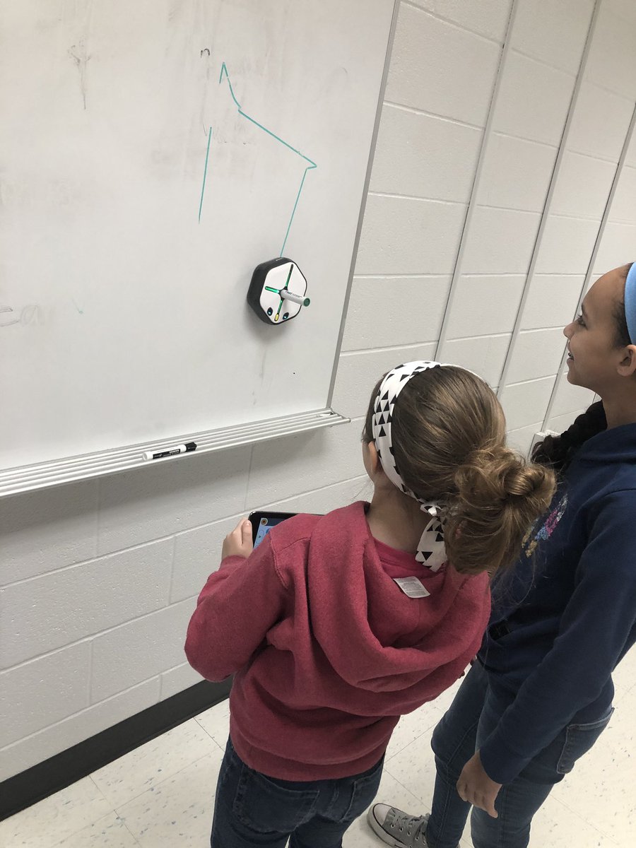 AbbyBrowningS's tweet photo. These students were very creative with their critical thinking skills this morning during coding with the fabulous @chenault_jamie !! Thanks for the opportunity! #HuskyProud https://t.co/GD1aJl3H8o