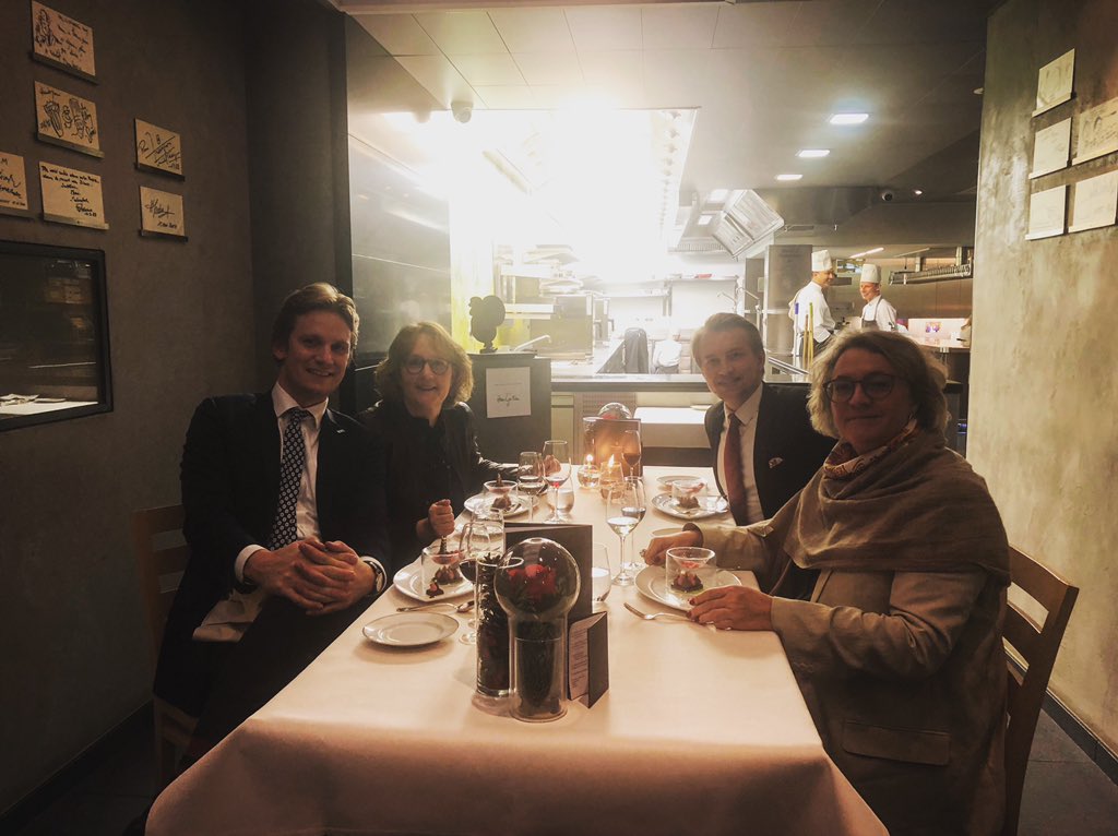 AvWLovgreen's tweet photo. Proud to be representing #bluedk ⚓️in the heart of 🇪🇺
A photo of Danish Shipping’s Brussels Representation enjoying the the good company of @AnneHSteffensen this evening!
#MerryChristmas https://t.co/P3X23EbWYu