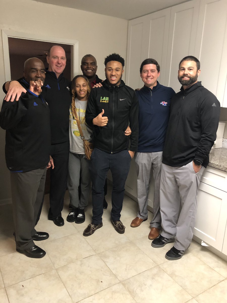 Charvis_T_22's tweet photo. COMMITED ‼️❤️💙🐶 #TechPed19ree #ARROOOF https://t.co/g32cRZZHTM