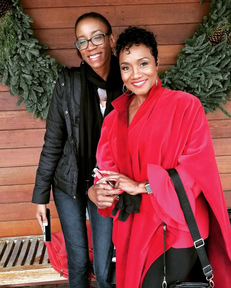 marionnapoleon's tweet photo. Having fun on a branding shoot with Telethia Hurley Photography bringing dreams into reality for a favorite client. #brandyourbusiness #nextlevelmn #believe #2019ismine #christmasmagic https://t.co/qCU5Knbv0P