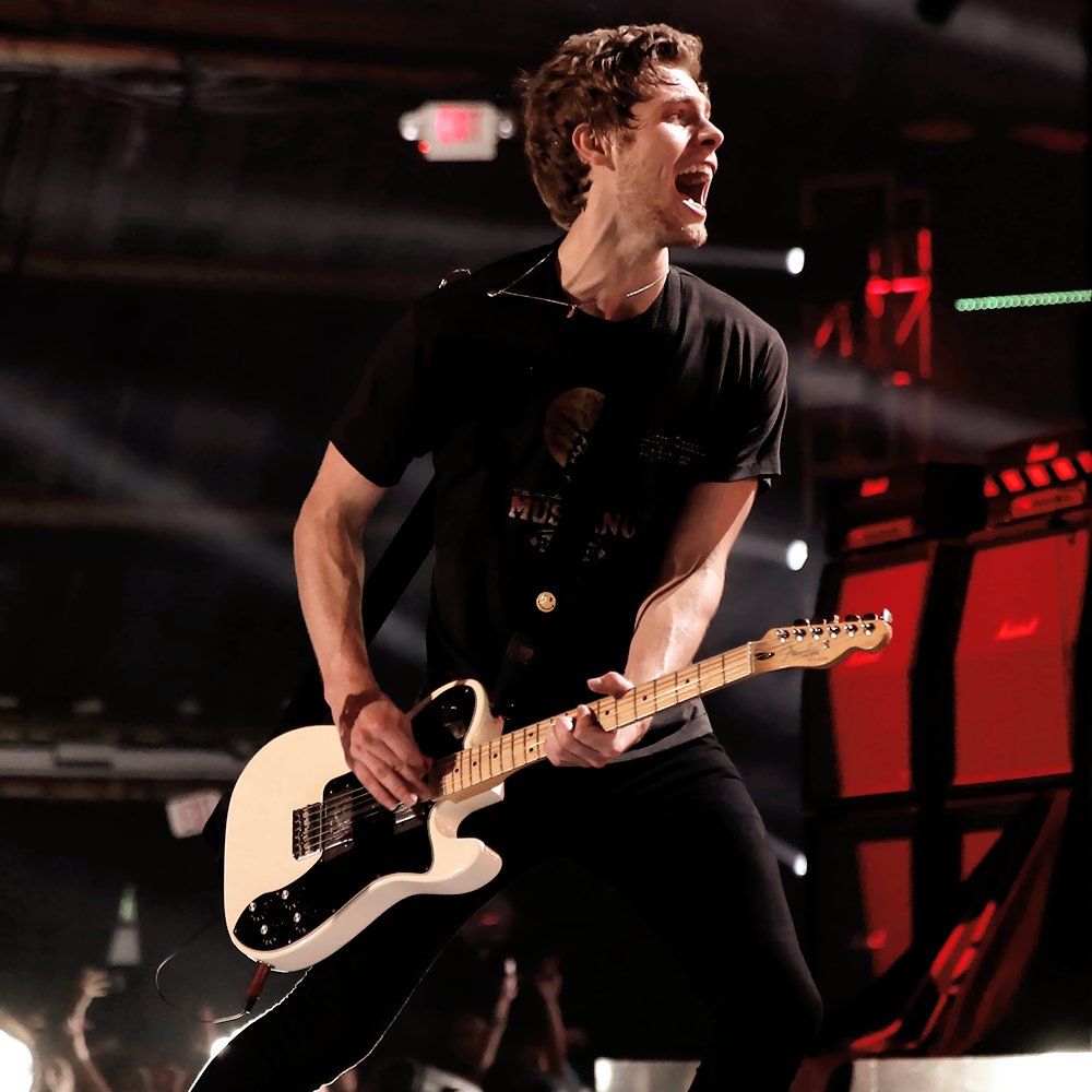 pzedxbones's tweet image. ➤┊ Don't want to be an American idiot, don't want a nation under the new media, and can you hear the sound of hysteria, the subliminal mind fuck America.