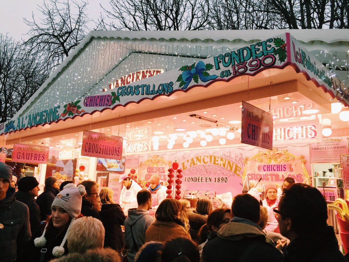 languagexp's tweet image. ¿Te gustan los churros con chocolate? En #Francia los llaman Chichi y puedes comerlos mientras visitas #Paris. Visita: experienciaidiomas.com