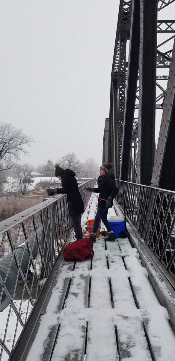 HudsonBayWQMS's tweet image. These ladies know how to sample water, they&apos;re going to be missed in the new year!! #WQMS #ECCCSCI #RedRiver #frostysonde #WaterWednesday