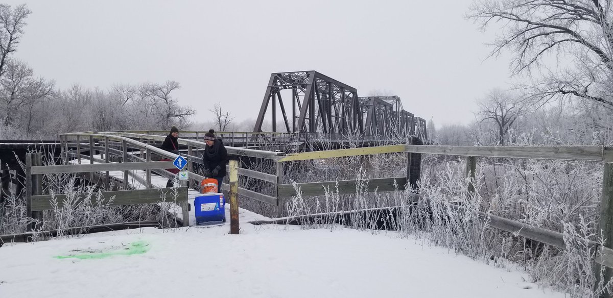 HudsonBayWQMS's tweet image. These ladies know how to sample water, they&apos;re going to be missed in the new year!! #WQMS #ECCCSCI #RedRiver #frostysonde #WaterWednesday