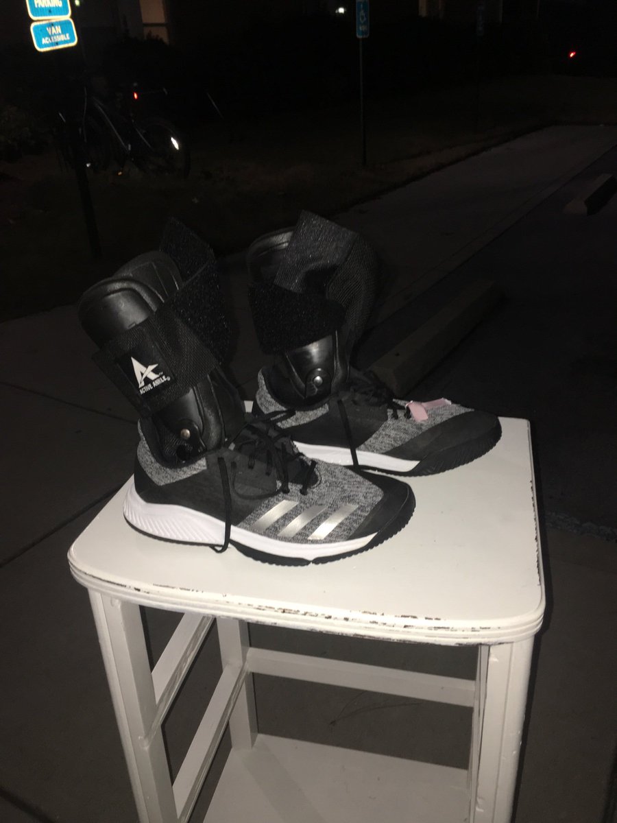 golongfamily's tweet image. Tonight was bitter sweet. After 8 years and 11 seasons Emorie put her volleyball shoes, ankle braces and knee pads away. Many smelly car rides and road trips. Wouldn&apos;t  trade it! Big things ahead my sweet Emorie ❤️
#firstsemesterdone
@emorie88
@IDIBrianLong