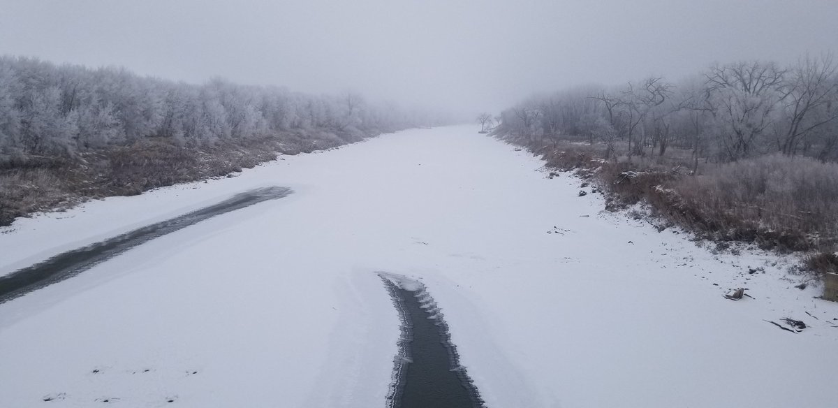 HudsonBayWQMS's tweet image. These ladies know how to sample water, they&apos;re going to be missed in the new year!! #WQMS #ECCCSCI #RedRiver #frostysonde #WaterWednesday