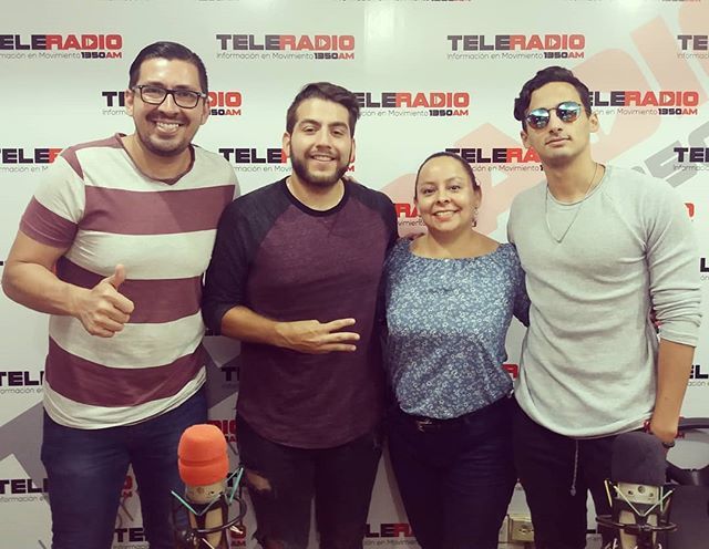 HildaCuadroG's tweet photo. Miercoles musical junto a @johntaleb y @jspiana de @tresdedosmusic nos presentaron su tema #PorTuCulpa una melodía en género urban pop que se pega... " ando por tu culpa en la calle.. 🎶
Nos contaron que se presentan en @citymall_gye éste viernes 14/Dic 19h00
#GPEXITO en @T… https://t.co/DQhAK1bQoJ