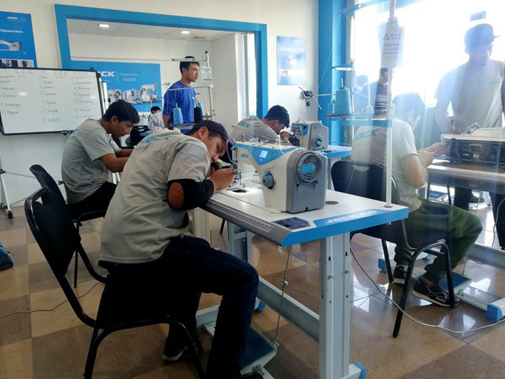 【Uzbekistan】JACK: Technical training is still on the way！
en.chinajack.com/about/detail.a…
At the end of November, a seven-day skill training was held with the support of the Jack Uzbekistan office and the various distributor families.
#Jack #Uzbekistan #sewingmachine
