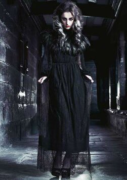 lane_paula's tweet image. Cheeky little throwback to my winter @Fabulousmag shoot! Definitely a fave of mine #darkandstormy