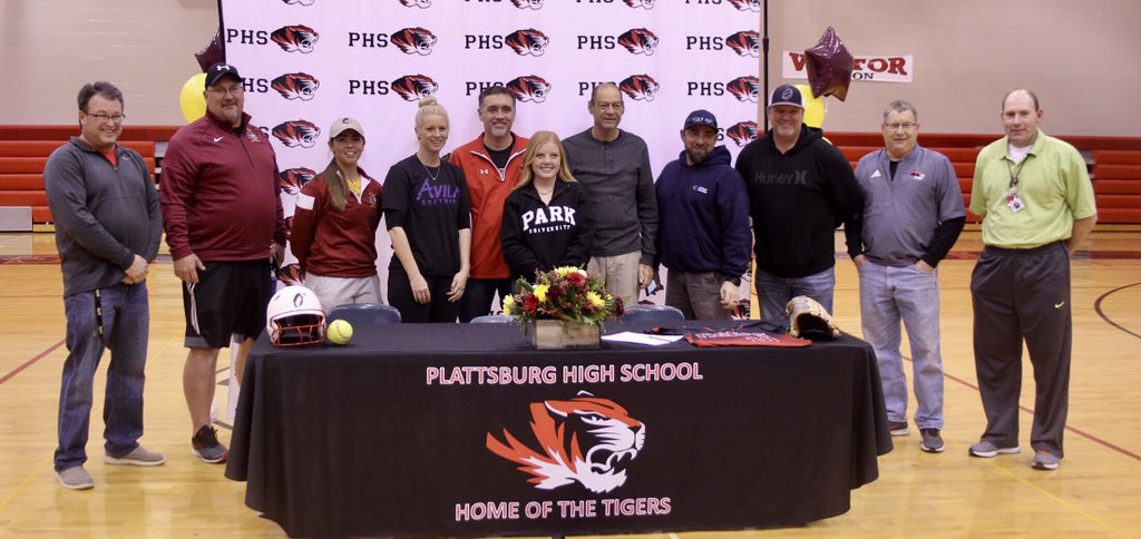 sportsmediaphs's tweet photo. Congratulations @dakotallyn on your signing today! @ParkUniversity is getting one heck of a girl and softball player! https://t.co/pNJOzGnttU