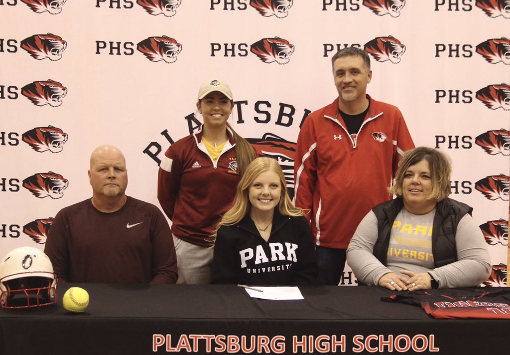 sportsmediaphs's tweet photo. Congratulations @dakotallyn on your signing today! @ParkUniversity is getting one heck of a girl and softball player! https://t.co/pNJOzGnttU
