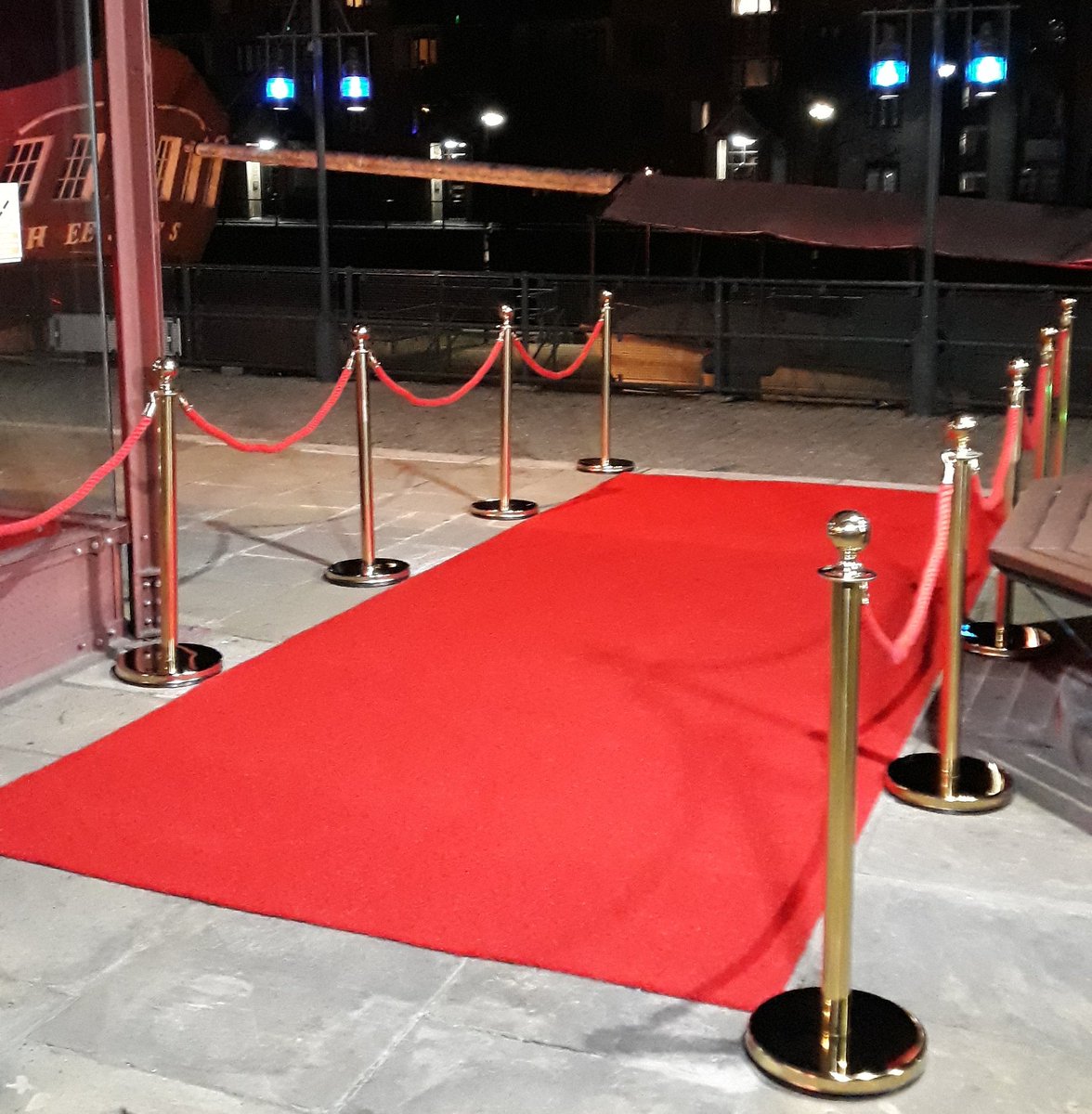 GreenCarpetEven's tweet photo. Our #redcarpet #redcarpethire at the @TobaccoDockLon for @PHD_UK Christmas party. Everyone looked amazing! #Greencarpetevents #ARTTRAGrass https://t.co/pczRVZm9xP