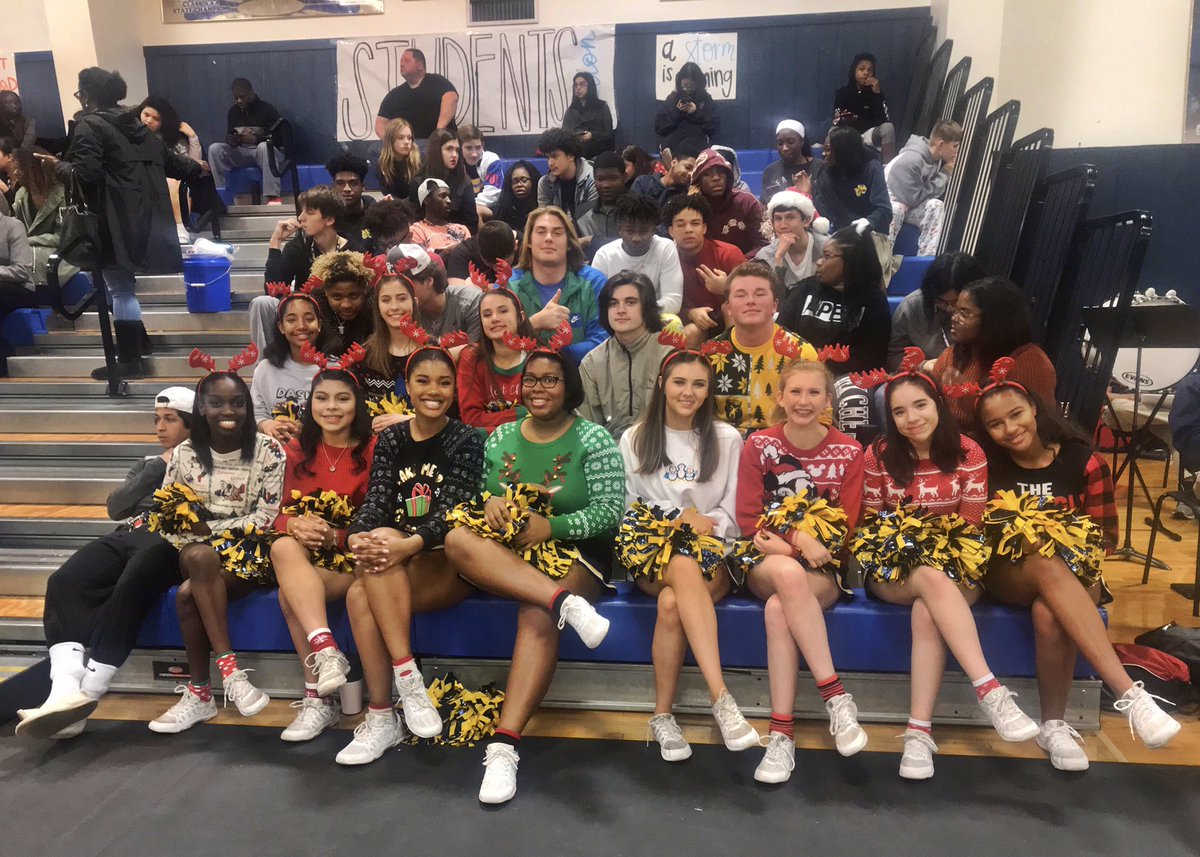wcs_varsity's tweet photo. ‘Tis the season ❄️ https://t.co/LtGQoJpd12