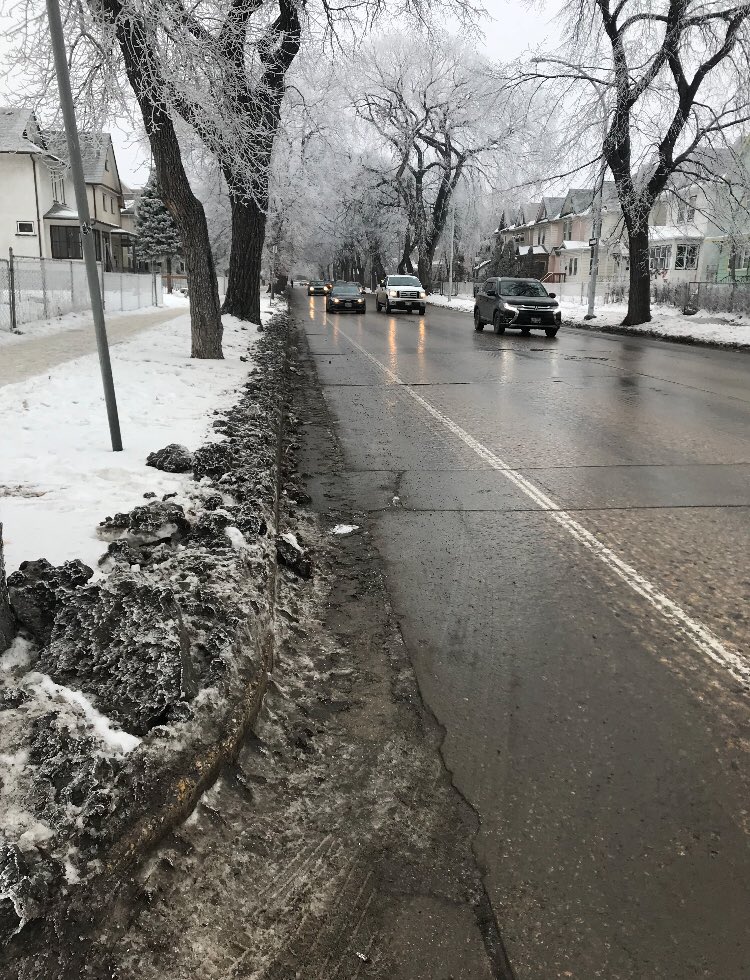 DoBetterWpg's tweet photo. Nice work on the Maryland bike lane @cityofwinnipeg! Now let’s just work on getting the rest of them cleared. https://t.co/FXEbhT9enI