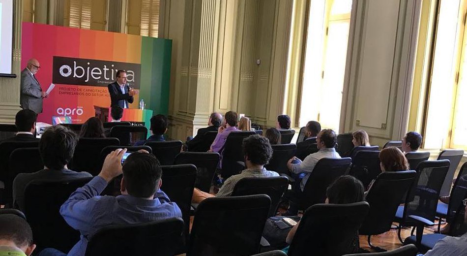 ProdviewBR's tweet photo. Parceria entre @aprobr e @sebrae foi renovada!!!! Vida longa ao #Objetiva #ProjetodeCapacitaçãodoAudiovisual
#Prodview #audiovisual #mercadoaudiovisual #empreendedorismo #capacitação
https://t.co/evjykhkQqI https://t.co/ZedfY3jwJO
