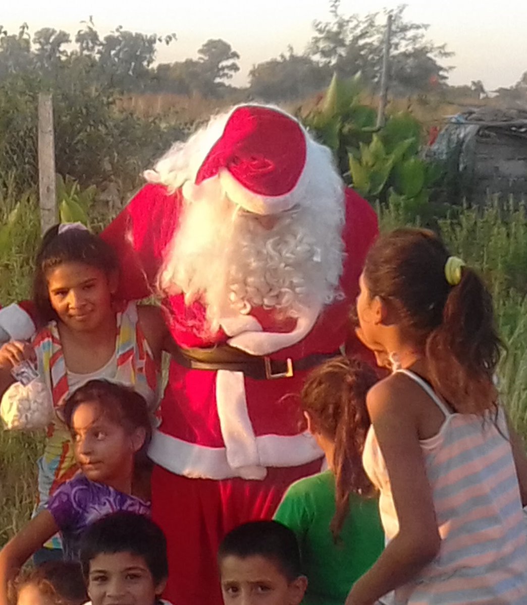 Hola estamos juntando turrones maní budines lo que puedas ayudar para poder poner en la mesa navideñas en total son 30 personas que pasan las fiestas en el comedor si quieren ayudar nos mandan x priv ayuden a df