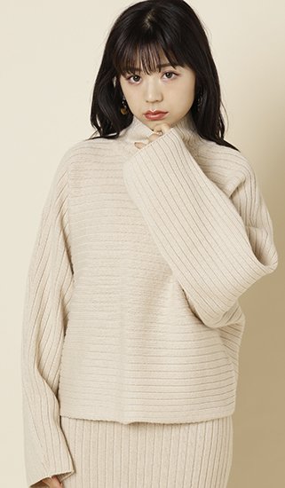 【斎藤みらい】

タートルネックのトップスと
ロングスカートのセットは
別々でのスタイリングも楽しめます💓

タートルネックニットトップス
BEG/BRN ￥15,000+tax
⇒  bit.ly/2PtBfKk