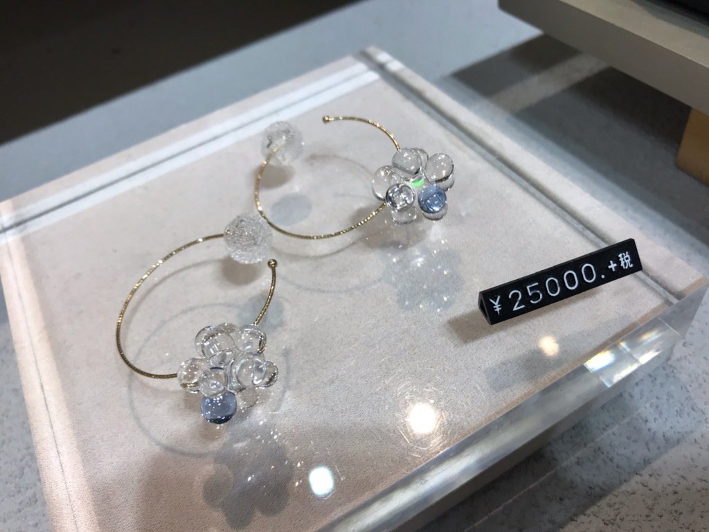 seibu_okazaki's tweet photo. 今、ココでしか買えない！他では見ないデザインのアクセサリーが個性的でおしゃれ✨
『#HACO クリエーティブスペース』開催中
https://t.co/Q6UF30gQj3
#彫金師史郎　#和彫り彫金アクセサリー　#CalmGlass　#ガラスアクセサリー #クリスマスギフト　#アクセサリー https://t.co/K6SyIFBptf