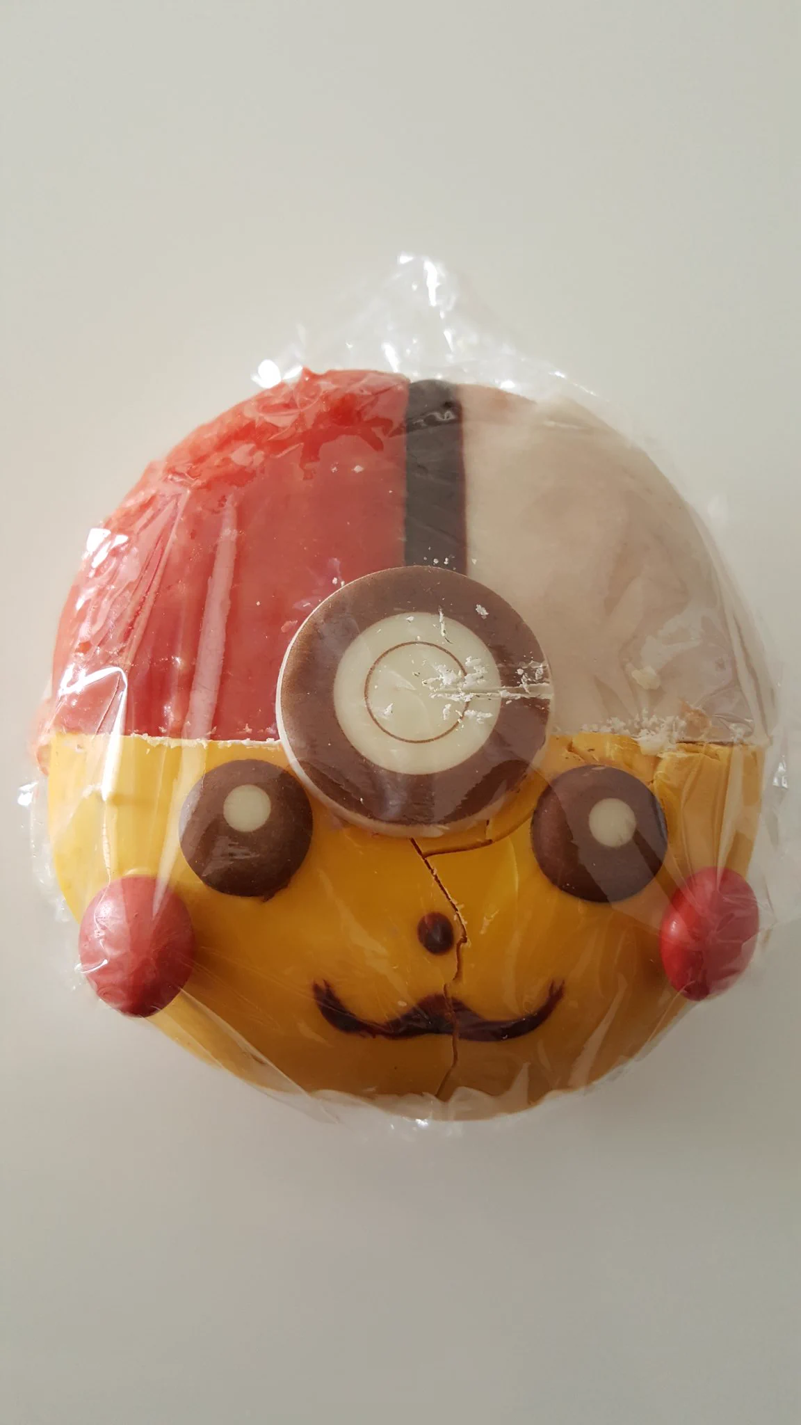 話題のポケモンドーナツを半分残しておいてあげたら…こんな残し方は草ww