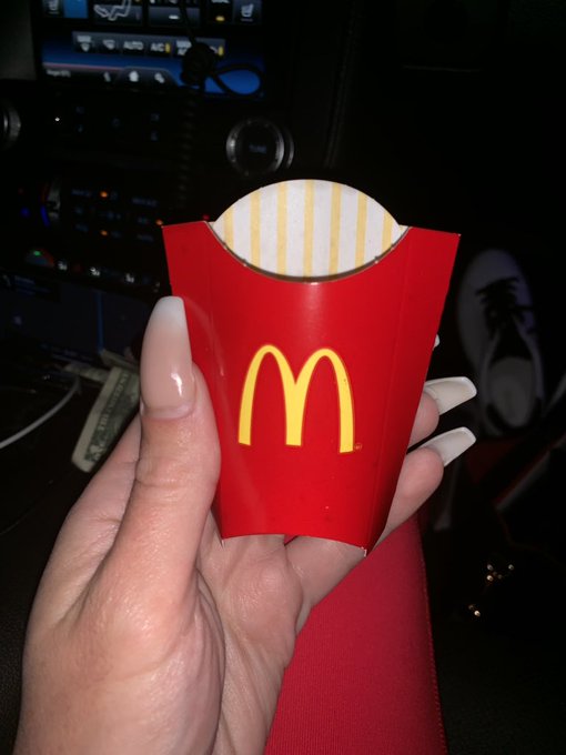 Ho on the go diet 🍟❤️👏🏼@CCSantini https://t.co/cZId2xZsja<a class="tags" target="_blank" title="On Twitter" href="/?out=eyJ0eXAiOiJKV1QiLCJhbGciOiJIUzUxMiJ9.eyJpYXQiOjE3MjA4Mzc2MjAsImlzcyI6InR3cG9ybnN0YXJzLmNvbSIsIm5iZiI6MTcyMDgzNzYyMCwiZXhwIjoxNzUyMzczNjIwLCJyZWRpcmVjdF91cmwiOiJodHRwczovL3R3aXR0ZXIuY29tL0NDU2FudGluaSJ9.Msxa4ri9HmHqpjBrzAlfoXC1-0JnVeEmKuho3WGE6yLYAtnIEMNgE1at4SAoPGQbPAG52eFyCKZ2_G_cFtjP1g">@CCSantini</a><a href="/tag/prince"class="tags"><span>#prince</span></a><a href="/tag/pup"class="tags"><span>#pup</span></a><a href="/tag/whippet"class="tags"><span>#whippet</span></a><a href="/tag/whippetgood"class="tags"><span>#whippetgood</span></a>