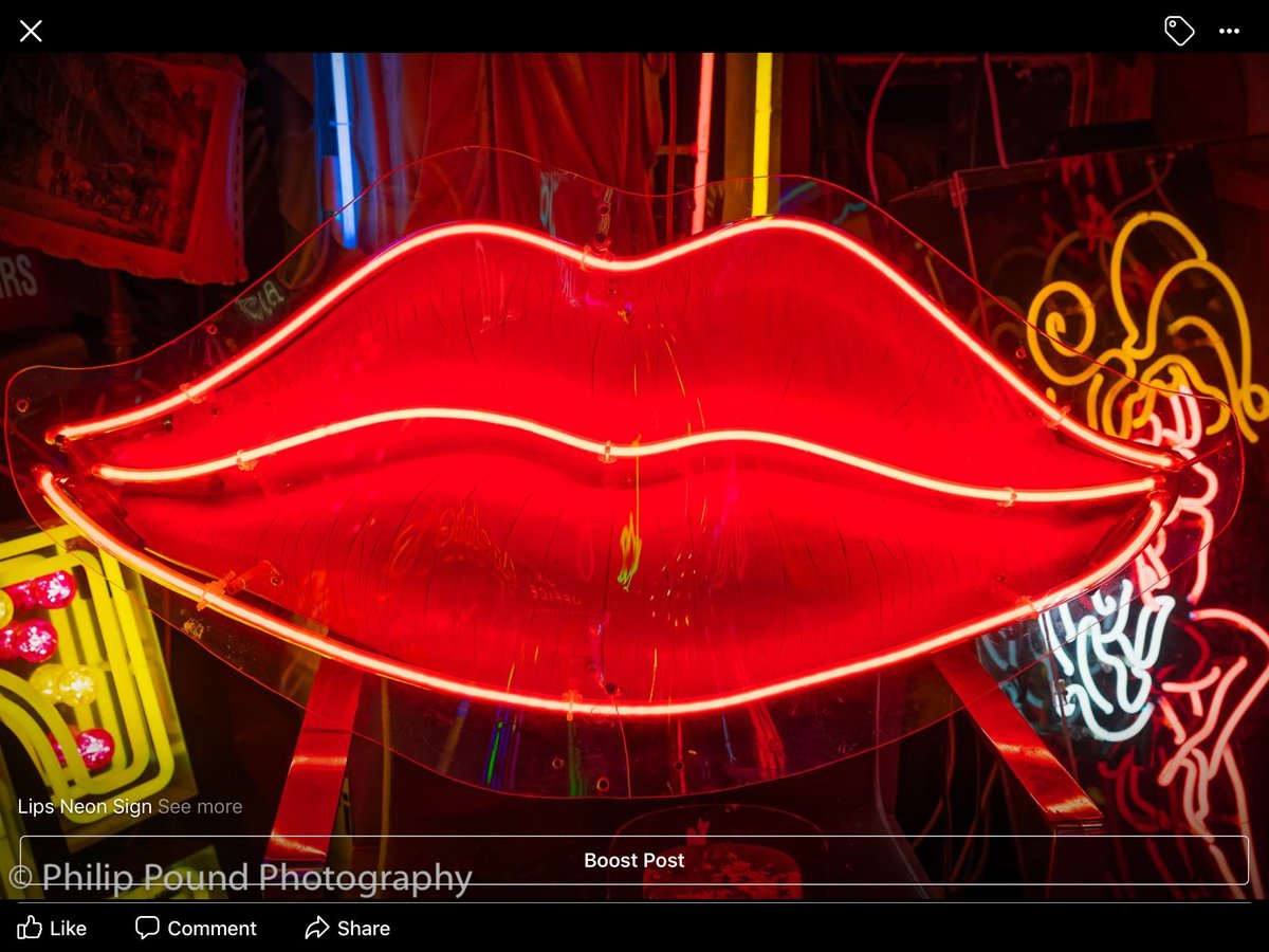 Visited #godsownjunkyard site in #Walthamstow with friends from #beckenhamps.
What an amazing place 2 see #neonlights 
#lips