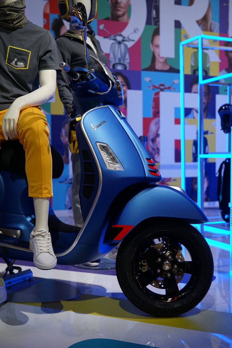 The 2019 GTS Super Sport 300 in Blu Vivace is mesmerizing.

#vespa | #gts300ss | #livemorevespa