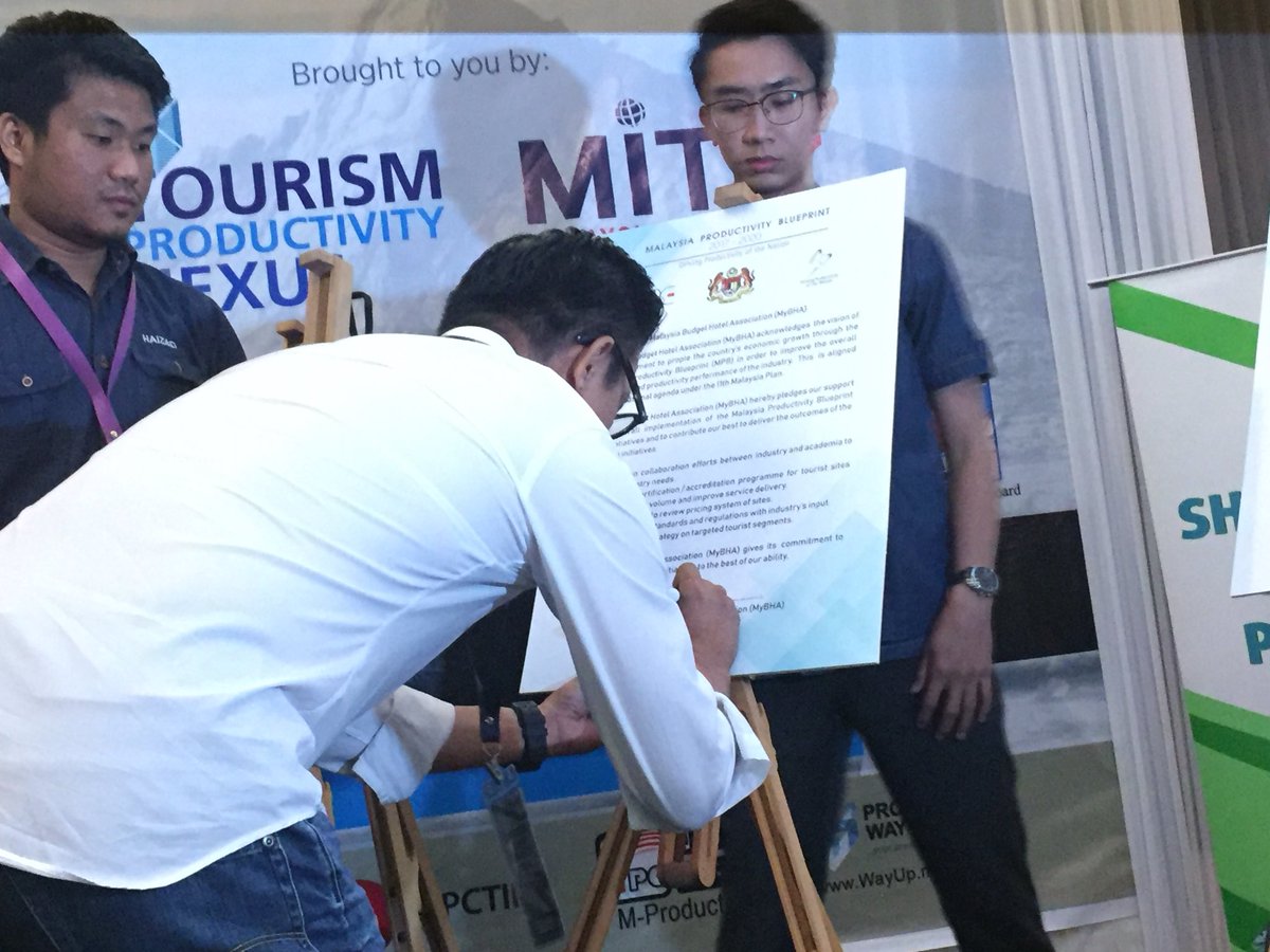 SiennyLovesDraw's tweet photo. Productivity pledge💪🏻👍🏻✍🏻#MITA @SabahOnBorneo @TourismMalaysia @MalaysiaBlogsRT #mitab2b #TPN #TourismProductive #TourismProductivityNexus #MalaysiaProductive #Sabah #KotaKinabalu #KK #hotel #travel #travels #travelling #blog #blogger #bloggers #siennylovesdrawing #MPC @MPC_HQ https://t.co/WBGPVqoake