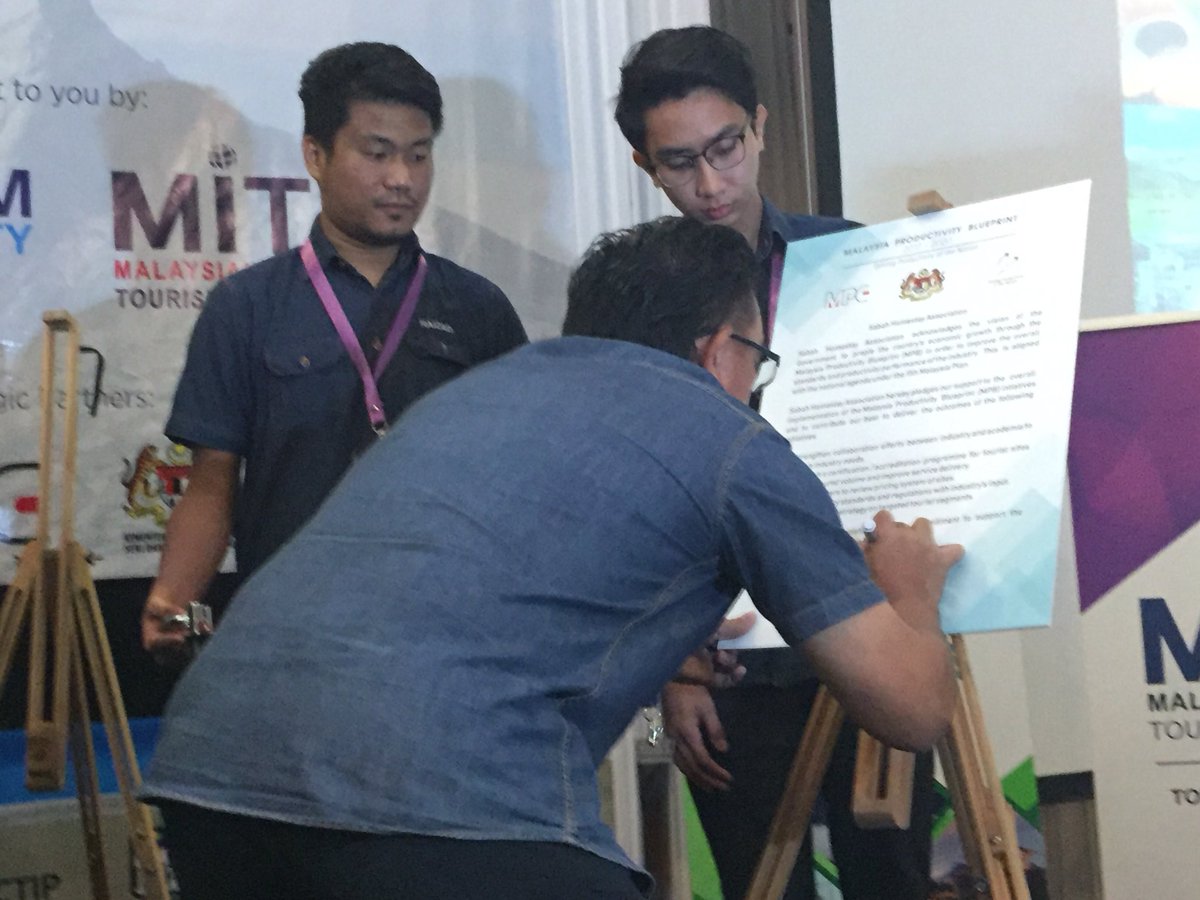 SiennyLovesDraw's tweet photo. Productivity pledge💪🏻👍🏻✍🏻#MITA @SabahOnBorneo @TourismMalaysia @MalaysiaBlogsRT #mitab2b #TPN #TourismProductive #TourismProductivityNexus #MalaysiaProductive #Sabah #KotaKinabalu #KK #hotel #travel #travels #travelling #blog #blogger #bloggers #siennylovesdrawing #MPC @MPC_HQ https://t.co/WBGPVqoake