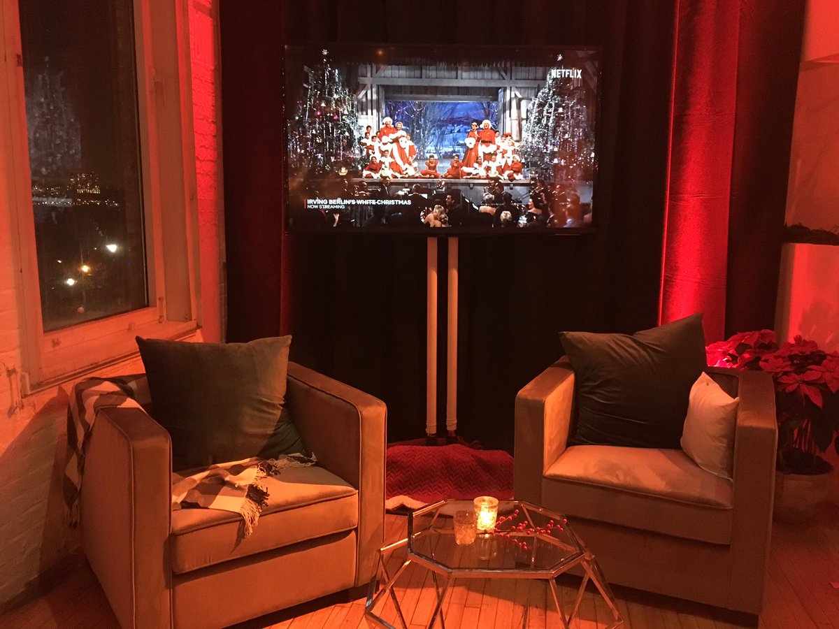 tvvideodownload's tweet photo. Its that time of year again. Here are a few photos of @PlanetEd and @AnythingAinzLI at tonight's @Netflix Holiday Party at @M_Studios | @MediaVillageCom #TvVideoDownload #MoreToCom https://t.co/zCdApdB3yy