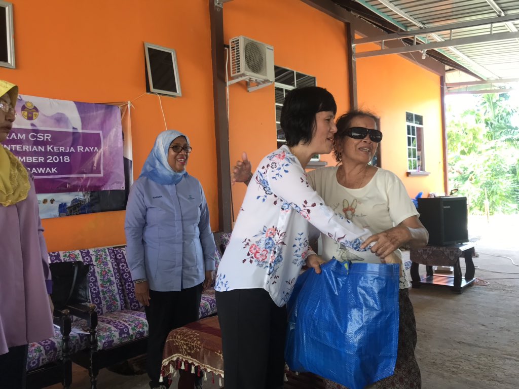norehamohd's tweet photo. Penaung Puspanita @MOWorks Mdm Yu Ching Sieu @baru_bian #CSR2018 @HjAnuarTahir @ZohariAkob @abdulrazak5559 @zakhamid2 @zakhir69 @nyonyacyber @ownbest777 @apekcyber @Roadcare_Msia https://t.co/NlDkWIR6JL