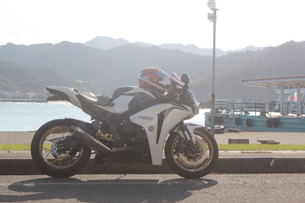 ryo_sc59's tweet photo. 【固定用】
私のバイクお世辞でもかっこいいと言ってくれる人RT 
#CBR1000RR
#sc59 https://t.co/4zn6ldverj