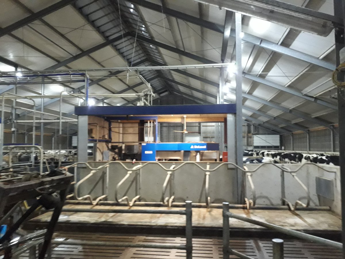 Simon_de_Haan's tweet image. Vorige week training over #robotmelken en #uiergezondheid voor dierenartsen met @Zoetis op dit prachtige #VMS bedrijf.