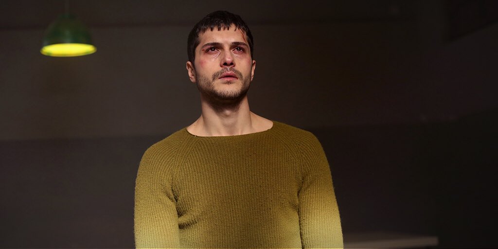 sen iyi olmak için ne kadar çabalarsan çabala, hayat seninle ilgili bazı kararları seni görmeden alıverir...

kerem, kaybolan hayatıyla bu hafta #çarpışma da baştan yüzleşiyor. yeni bölüm bu akşam saat 20:00’ de @showtv ‘de