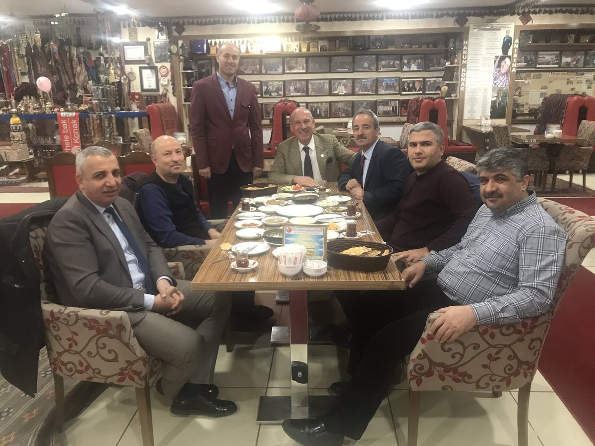 YUSUF KONAK BAK HELE BAK'TA KAHVALTI:  Malatya Büyükşehir Belediyesi'nden; Nurhan Demir: İnsan Kaynakları Daire Başkanı, Sabri Akın; Kültür AŞ Genel Müdürü, Kadir Çelik: Sağlık ve Sosyal Hizmetler Daire Başkanı, Van Büyükşehir'den Hakan ÖZKÖK: Kentsel İyileştirme Dairesi Başkanı