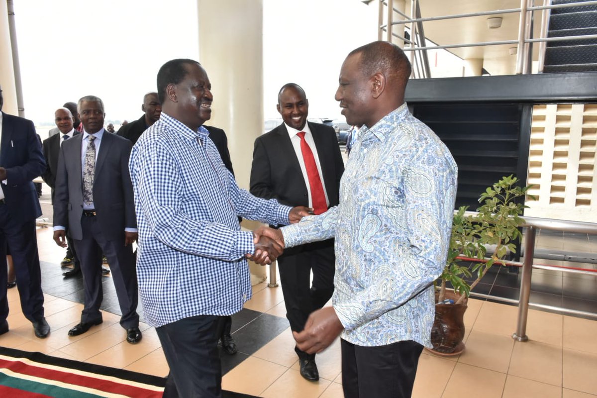 RailaOdinga's tweet image. Sharing light moments with Deputy President @WilliamsRuto as we await the arrival of President @UKenyatta at Kisumu International Airport.