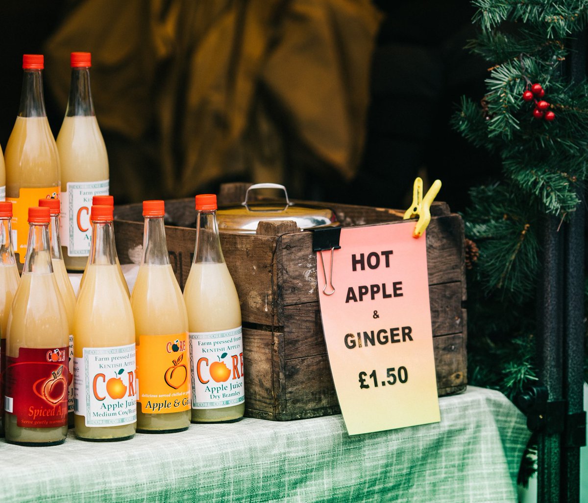 stepneyfm's tweet photo. This will definitely make you feel warm around the market. Hot apple and ginger juice from #corefruit every Saturday 10am-3pm.
@weareccfm
#applejuice #ginger #hotdrink #farmersmarket @stepneyfm
#corefruit #produce #apple #pears #juice
#eastlondon #farm https://t.co/YVr8p5viXW