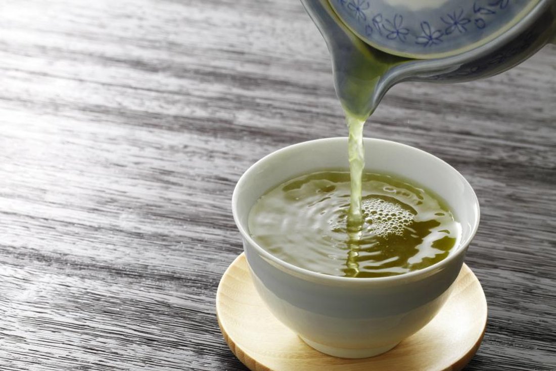 Soep of Cake? Het theeblad na het zetten van de thee heet Soep en als theebladeren geperst worden heet het Cake. Rare jongens die Chinezen! Meer weten over thee, gezet van het echte theeblad en puur natuur? Lees hier mijn blogs: im.nu/wyRk5C