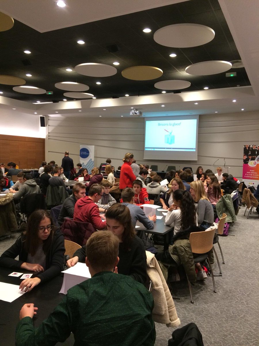 dreamakers_hdf's tweet photo. Plus de 90 jeunes ont participé à un camp de l’innovation à la CCI de Valenciennes en partenariat avec le @MedefHdF https://t.co/mV3Wpd97Wj