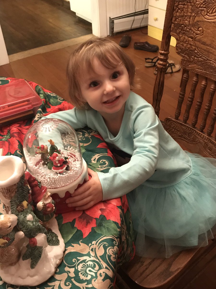 Storer_Am's tweet image. @vitaminwater #nophoneforayear #contest  I will do it to show my daughter and students that there is more to look at than a phone screen and more ways to communicate with people than by texting... I’m up for the challenge! #dialmein