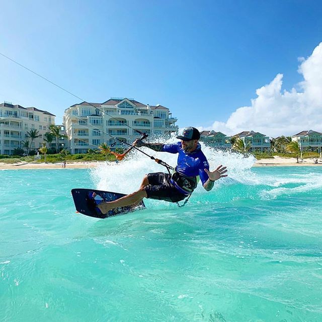 ShoreClubTC's tweet photo. Long Bay Beach version of a drive by! #kiteboarding #kiteboardinglife #kiteboardingphotos #turksandcaicos #longbaybeach #shoreclubtc Photo by @wendyaltschuler https://t.co/SvuzpLFVez https://t.co/22HdcwBxhn